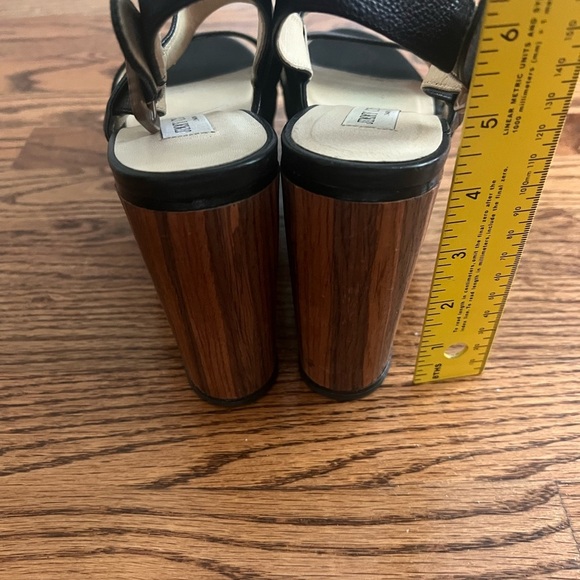 Jimmy Choo London Nazli Black Leather Wedge Sandals
Size: 38.5 (US 8) - Picture 9 of 10